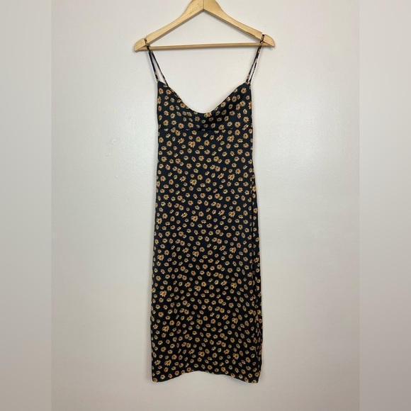 EUC WEWOREWHAT COWL SATIN CHARMEUSE MIDI DRESS IN BLACK MULTI DAISY FLORAL - Picture 5 of 10